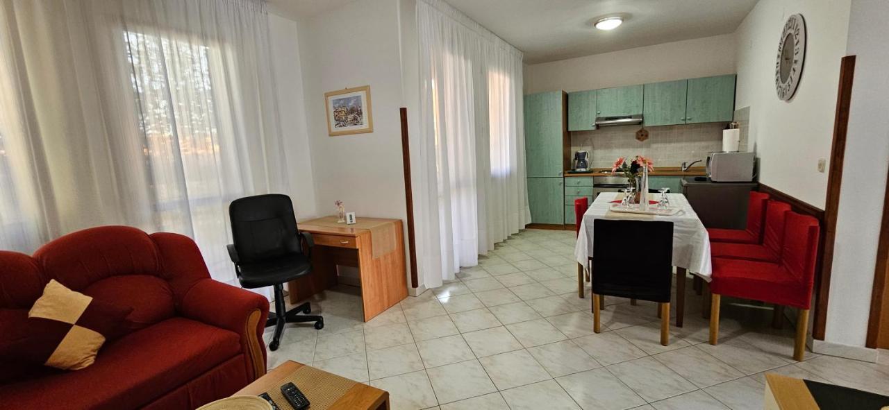 Andela Apartment Πούλα Εξωτερικό φωτογραφία