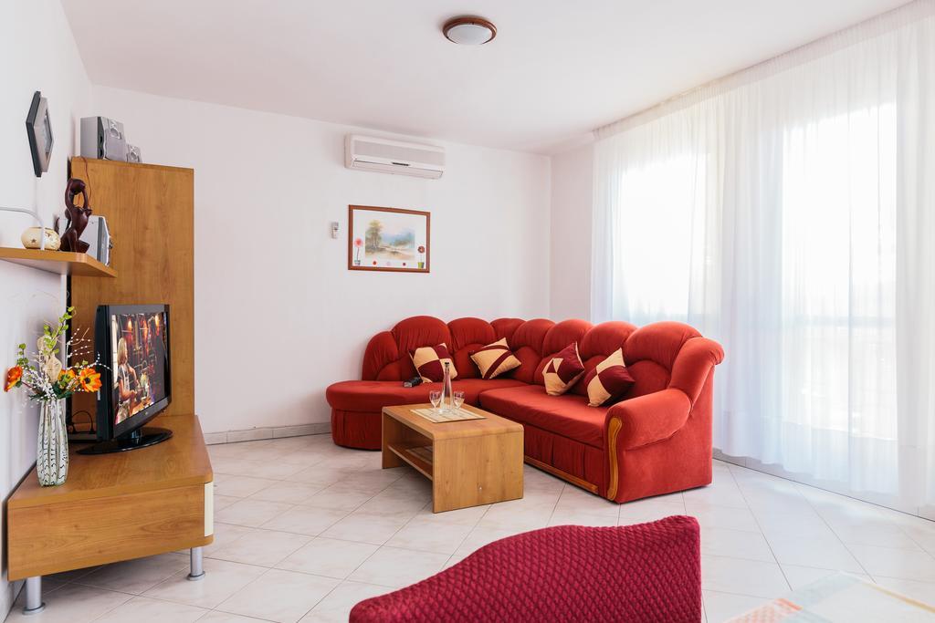 Andela Apartment Πούλα Δωμάτιο φωτογραφία