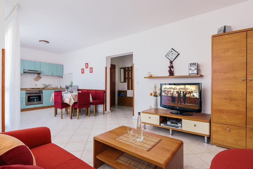 Andela Apartment Πούλα Δωμάτιο φωτογραφία